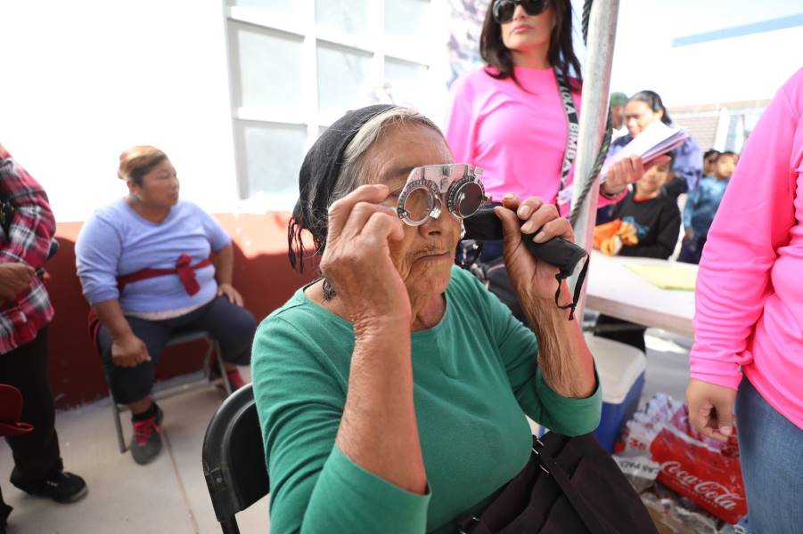 Mas de 150 personas beneficiadas con lentes en Cruzada Rosa
