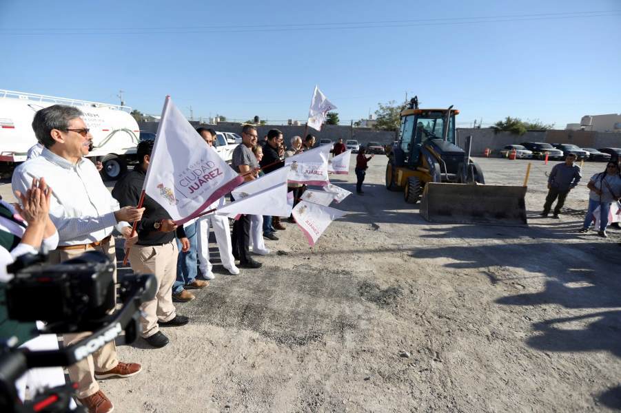 Arrancan  pavimentación de estacionamiento contiguo al hospital 66 del IMSS