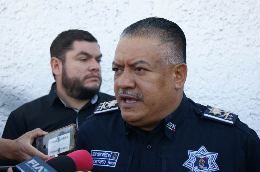 Nueva generación de policías recibe capacitación actualizada.