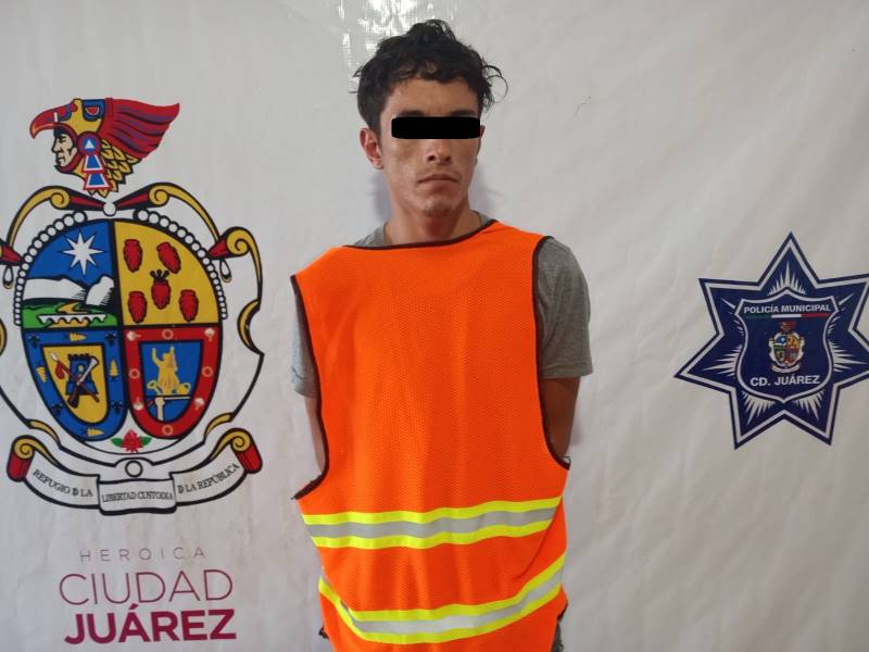 Detienen a presunto asaltante y resultó con orden de aprehensión vigente en su contra