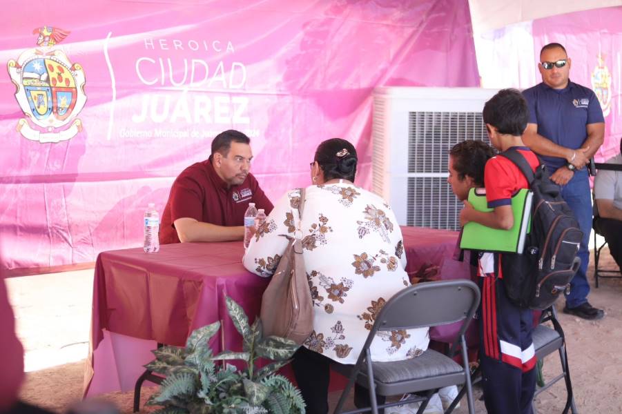 Atendió alcalde peticiones ciudadanas en Cruzada por Juárez