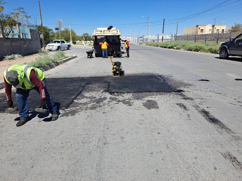 Intensifican trabajos de bacheo en diversas zonas de la ciudad