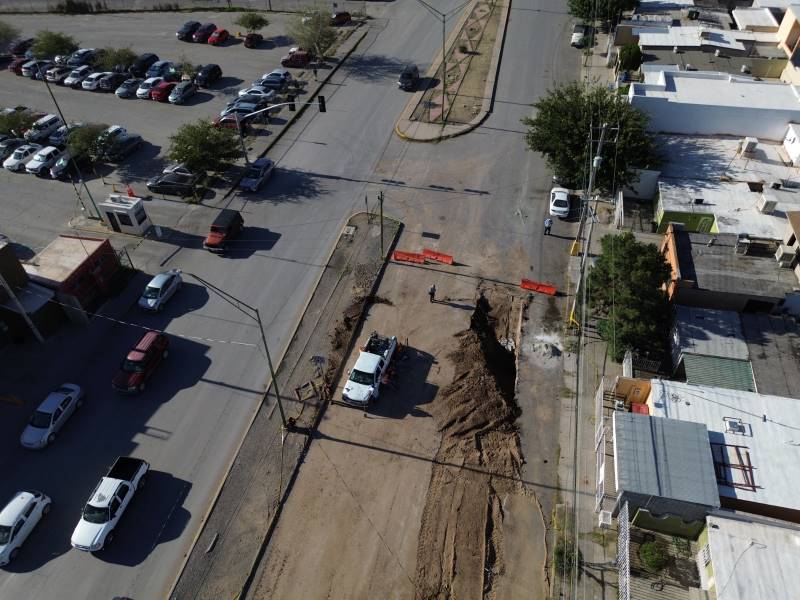 Reemplazan tramo de colector en la avenida Valentín Fuentes