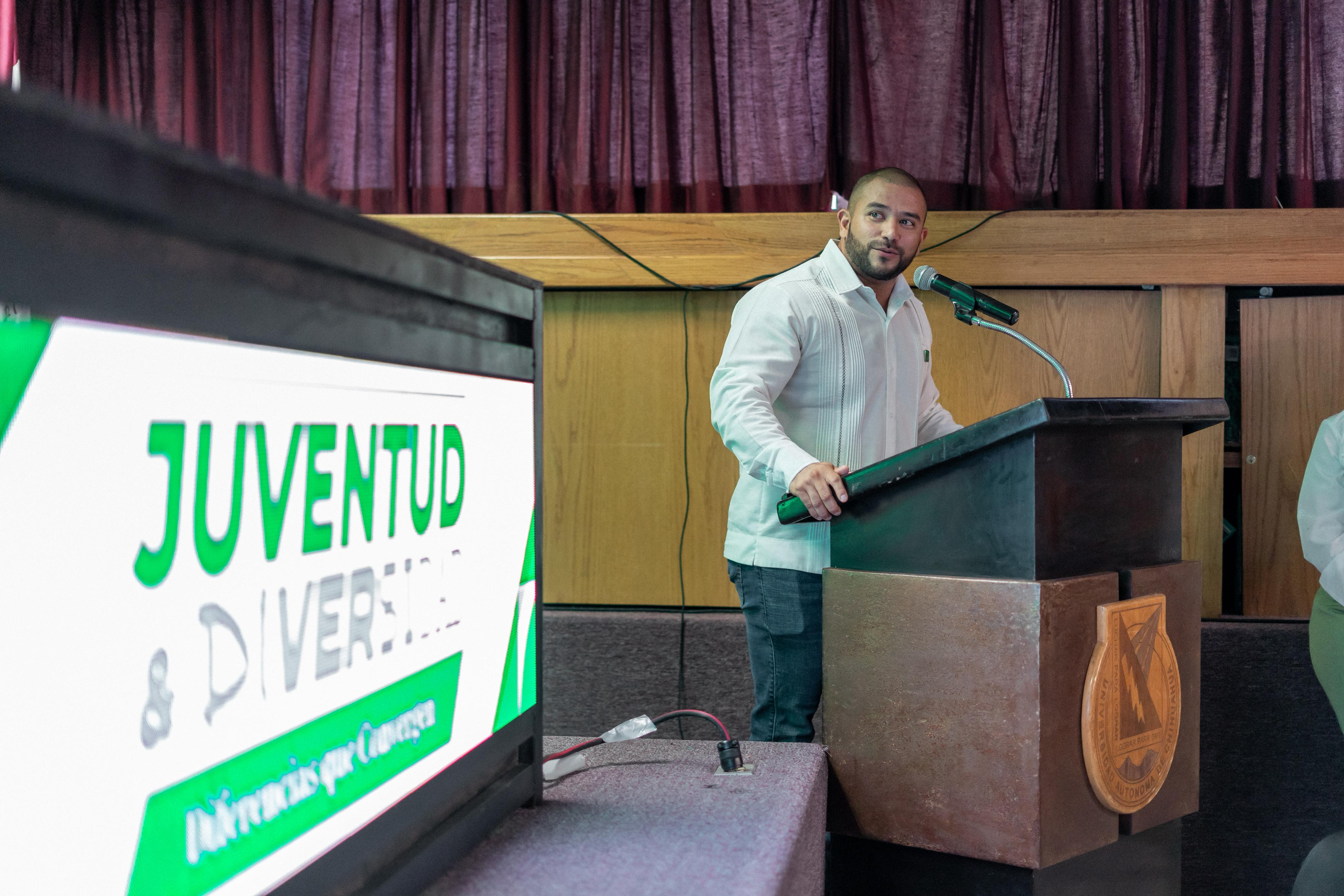 Abre PVEM las puertas a estudiantes universitarios.