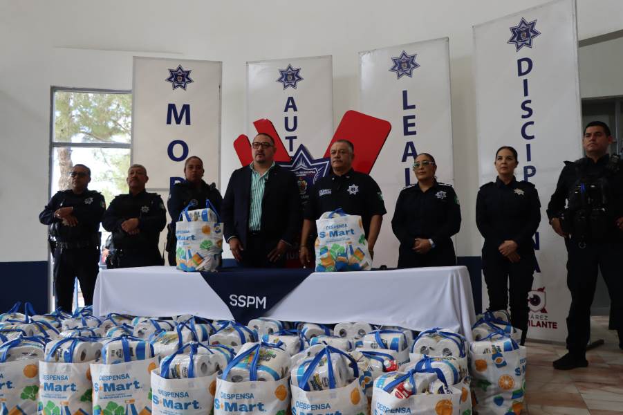 CANACO entrega despensas a policías municipales en Ciudad Juárez