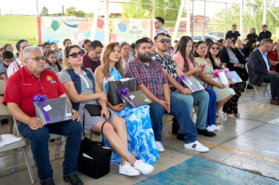 Entregan 185 computadoras a escuelas de Chihuahua y Ciudad Juárez