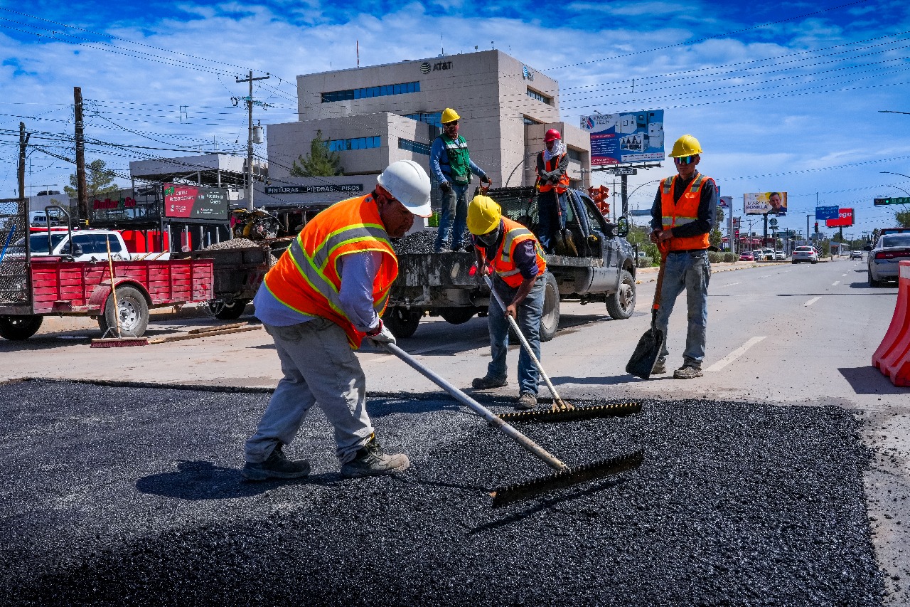 Culmina JMAS reparación de fugas y bacheo en Boulevard Gómez Morín.