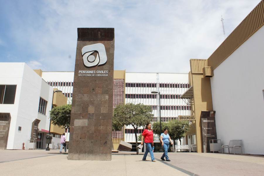 Gobierno de Chihuahua realiza pago del aumento salarial a docentes jubilados