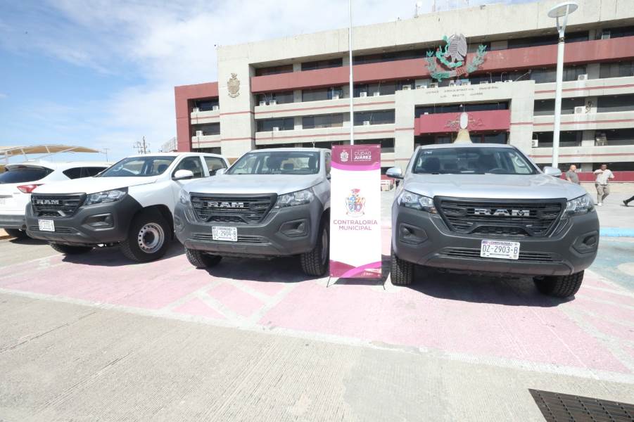 Gobierno Municipal entrega vehículos a Contraloría para fortalecer supervisión