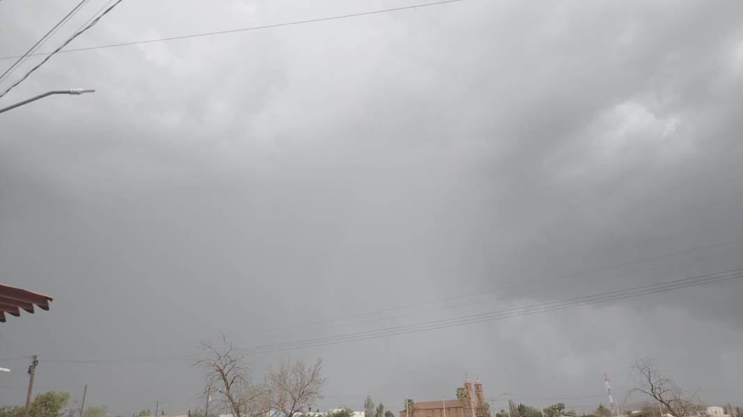 Advierten por tormenta al sureste de Ciudad Juárez; prevén lluvia, granizo y viento