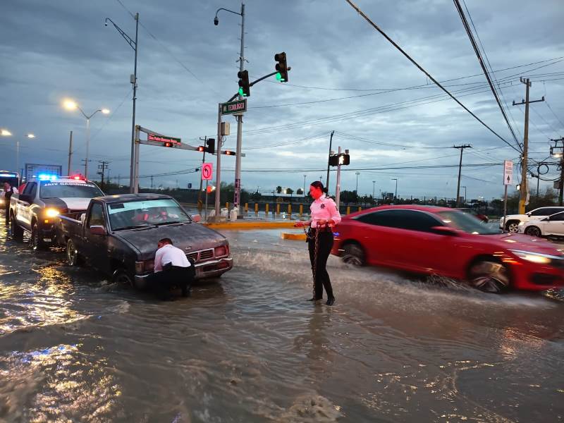 Lluvias paralizan cruces y pasos a desnivel; Seguridad Vial mantiene múltiples cierres en Juárez