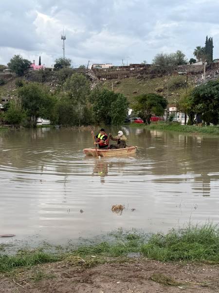 Mantienen búsqueda por posible caída de hombre en vaso de captación de Villa Bonita