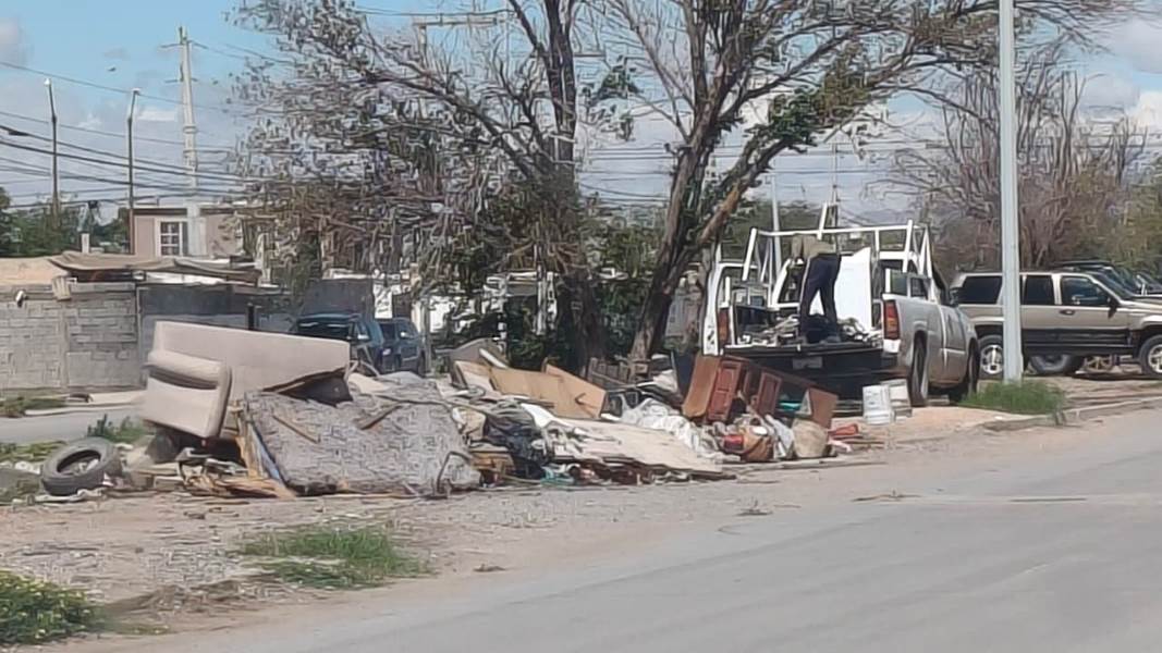 Captan a “Supercochino de la semana” tirando basura en Riberas del Bravo