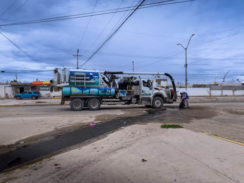 JMAS desazolva colectores en Riberas del Bravo para reducir encharcamientos por lluvias