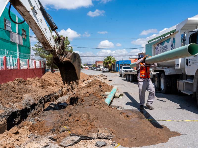 JMAS repara hundimiento y tubería de drenaje en Morelos III