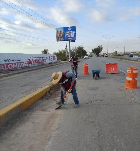 Refuerzan limpieza en acceso a Juárez tras lluvias