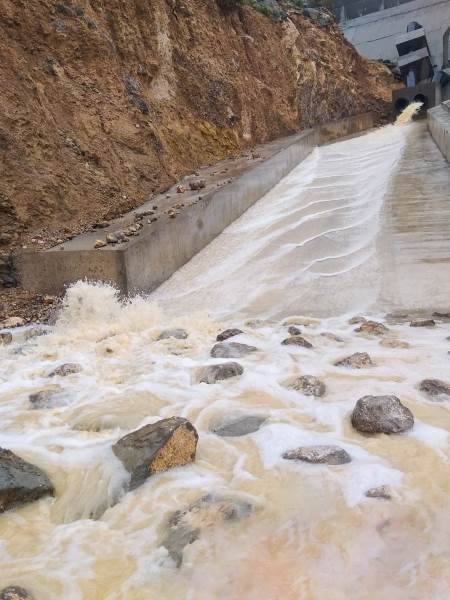 Retienen presas de Juárez 800 millones de litros de agua tras la tormenta