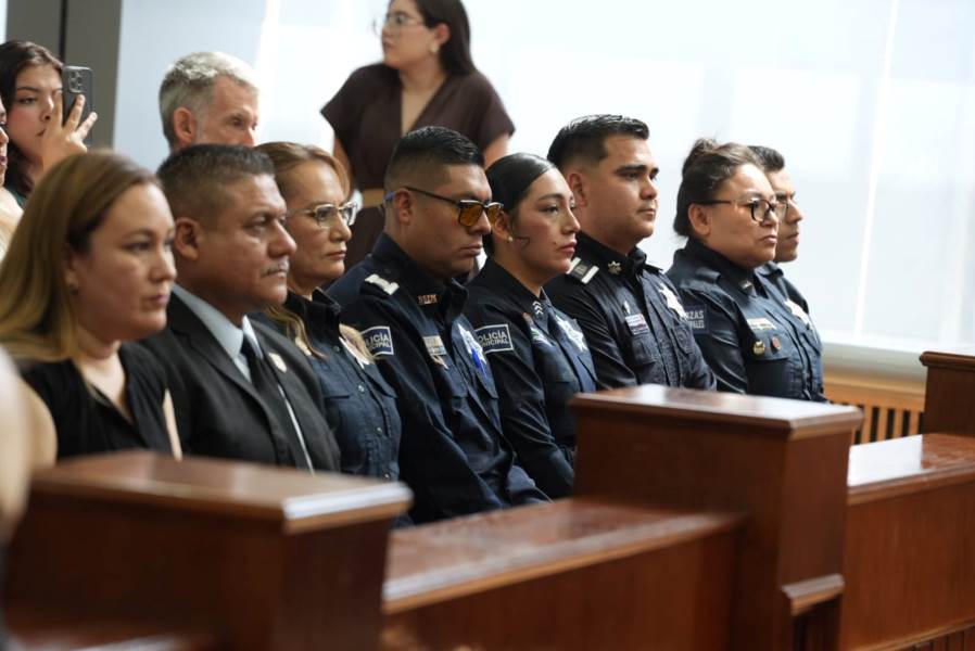 Reconocen a cuatro policías de Juárez con la Medalla al Mérito Policial 2026