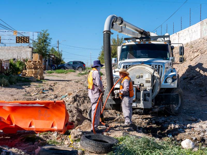 JMAS refuerza drenaje en la colonia Aztecas ante lluvias