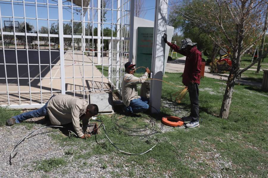 Rehabilitan alumbrado del Parque Villahermosa con inversión de 393 mil pesos