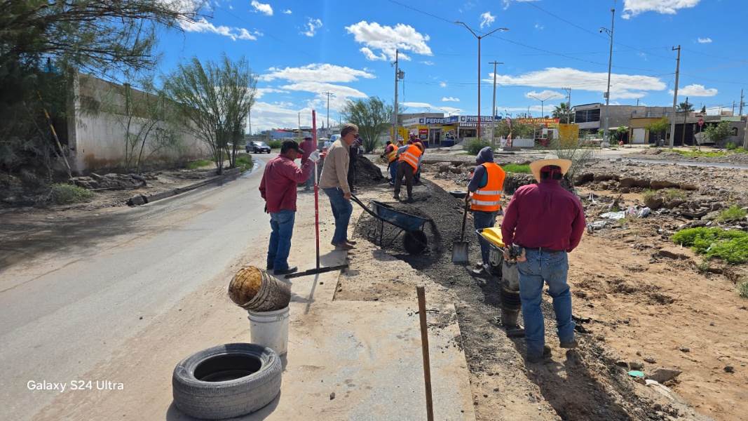Lluvias dañan 40 metros de carpeta asfáltica en la calle Puerto Dunquerque
