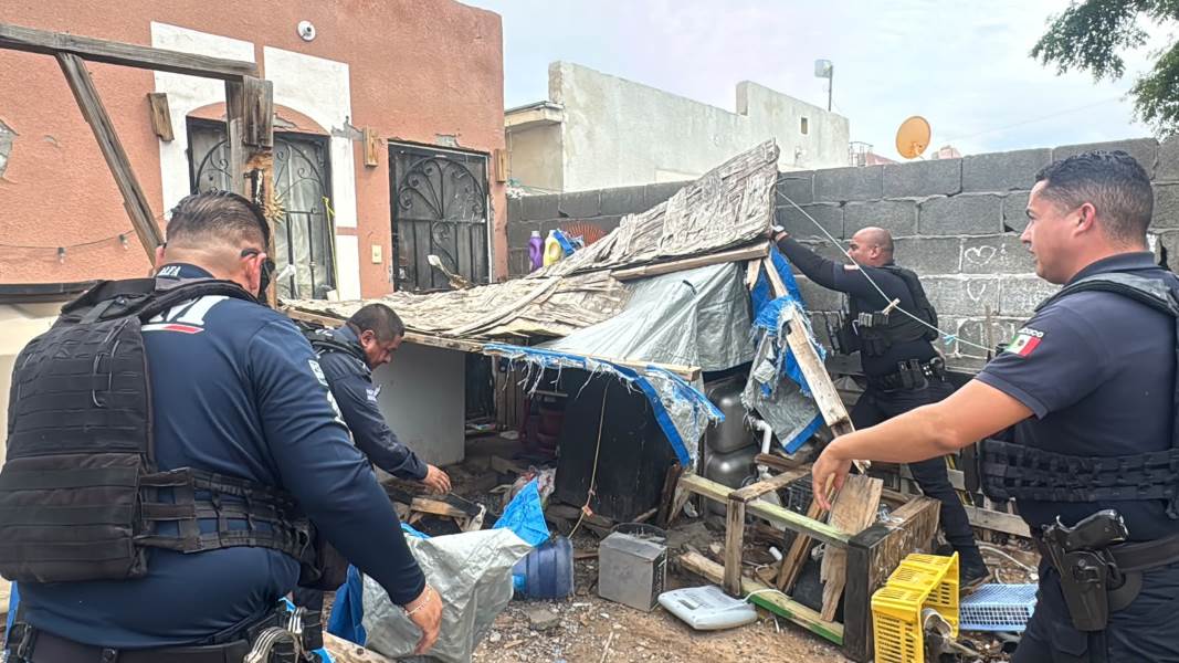 Derrumbe las deja atrapadas en su casa; SSPM rescata a madre e hija durante lluvias