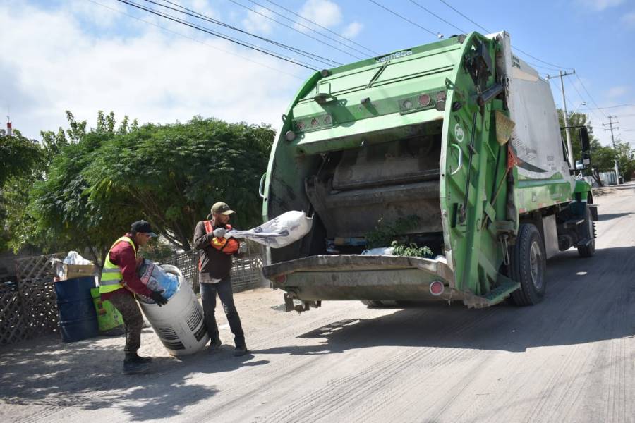 Con camiones propios municipio recolecta basura en poblados del Valle de Juárez