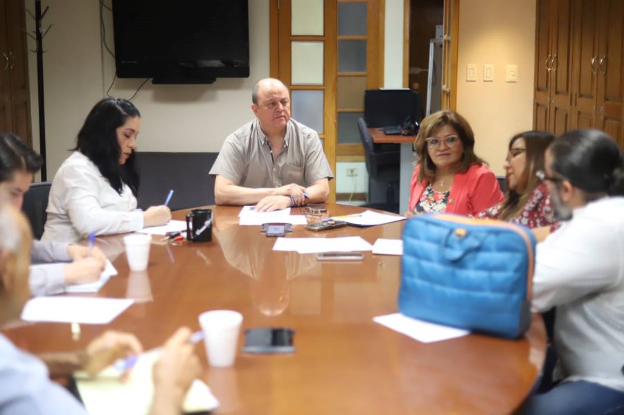 Comparece ante regidores titular de Centros Comunitarios