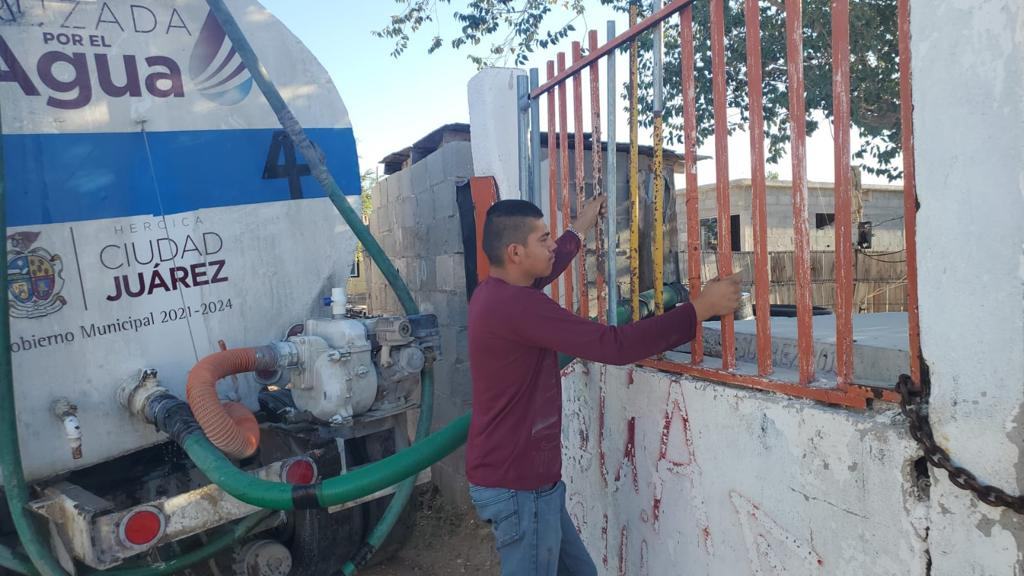 Continúa municipio con  reparto de agua potable en pipas