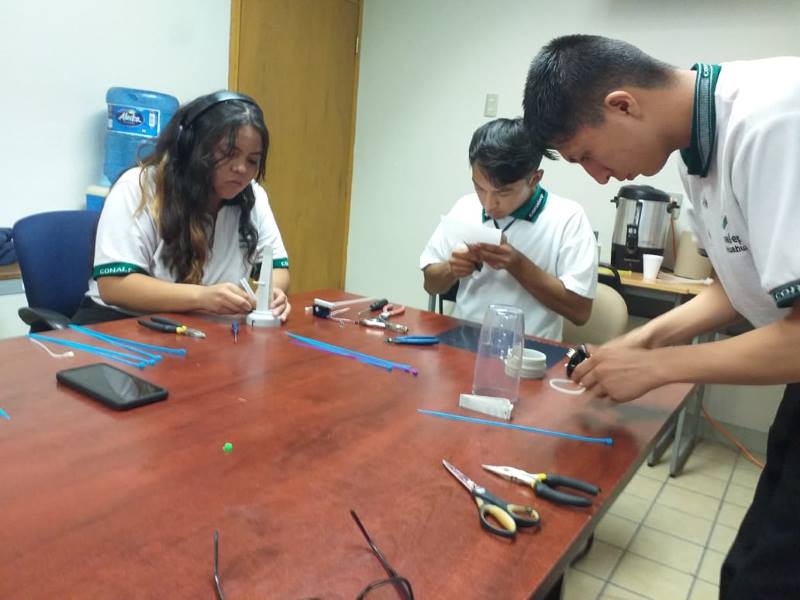 Alumnos del Conalep al nacional de robótica  y biónica
