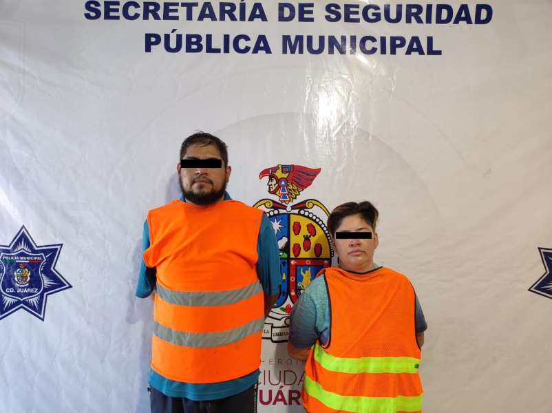 Arrestaron a pareja en posesión de un arma de fuego en el interior de un banco