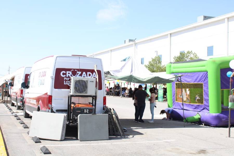 Acerca Centros Comunitarios servicios médicos a personal de empresa