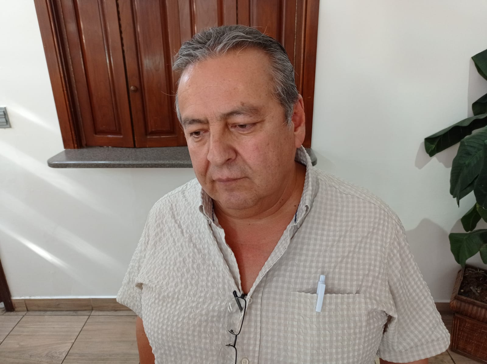 Quedan varados vehículos por falta de Decreto de Fronterización.