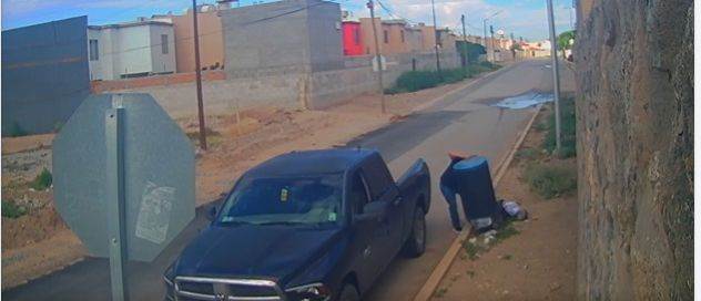Detectan al cochino de la semana tirando basura en la vía pública en Valle del Sol
