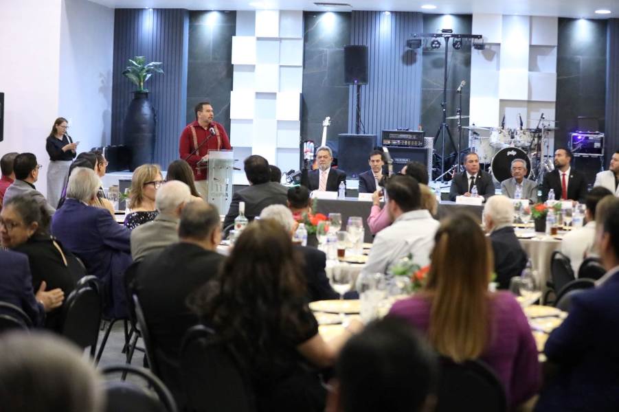 Alcalde Pérez Cuéllar llama a “cerrar filas por Juárez” en aniversario de Asociación de Ingenieros y Arquitectos