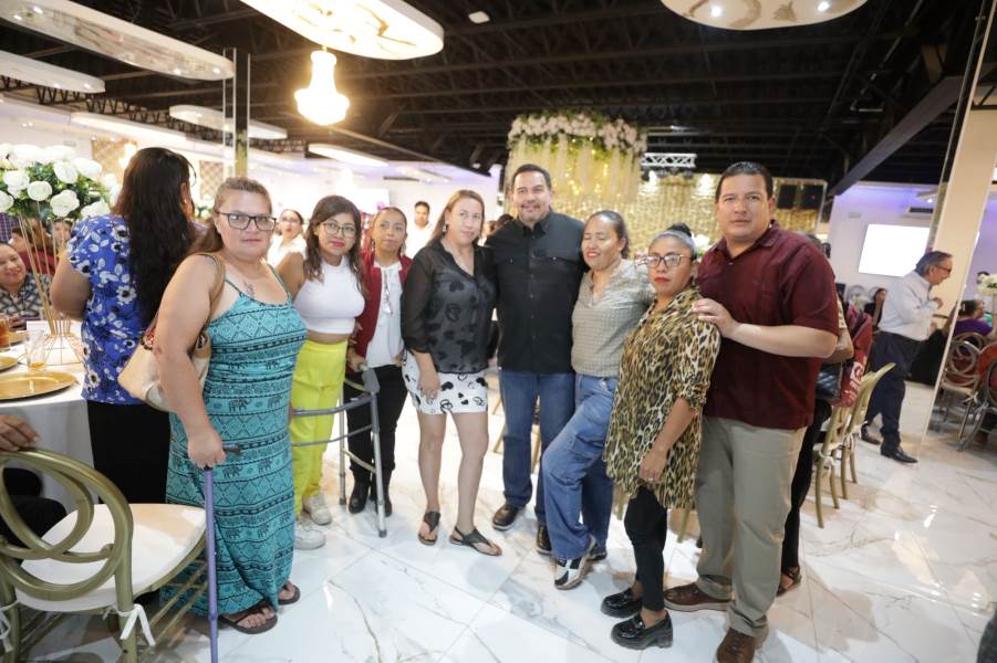 Líderes comunitarios se reunieron con el Presidente Municipal Cruz Pérez Cuéllar