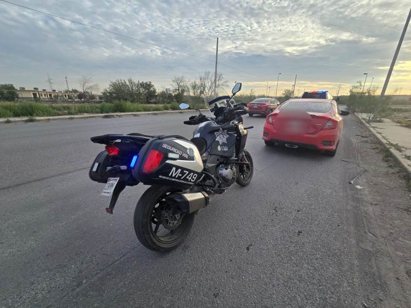 Detienen a automovilista que intentó evadir a agente vial en el puente Zaragoza