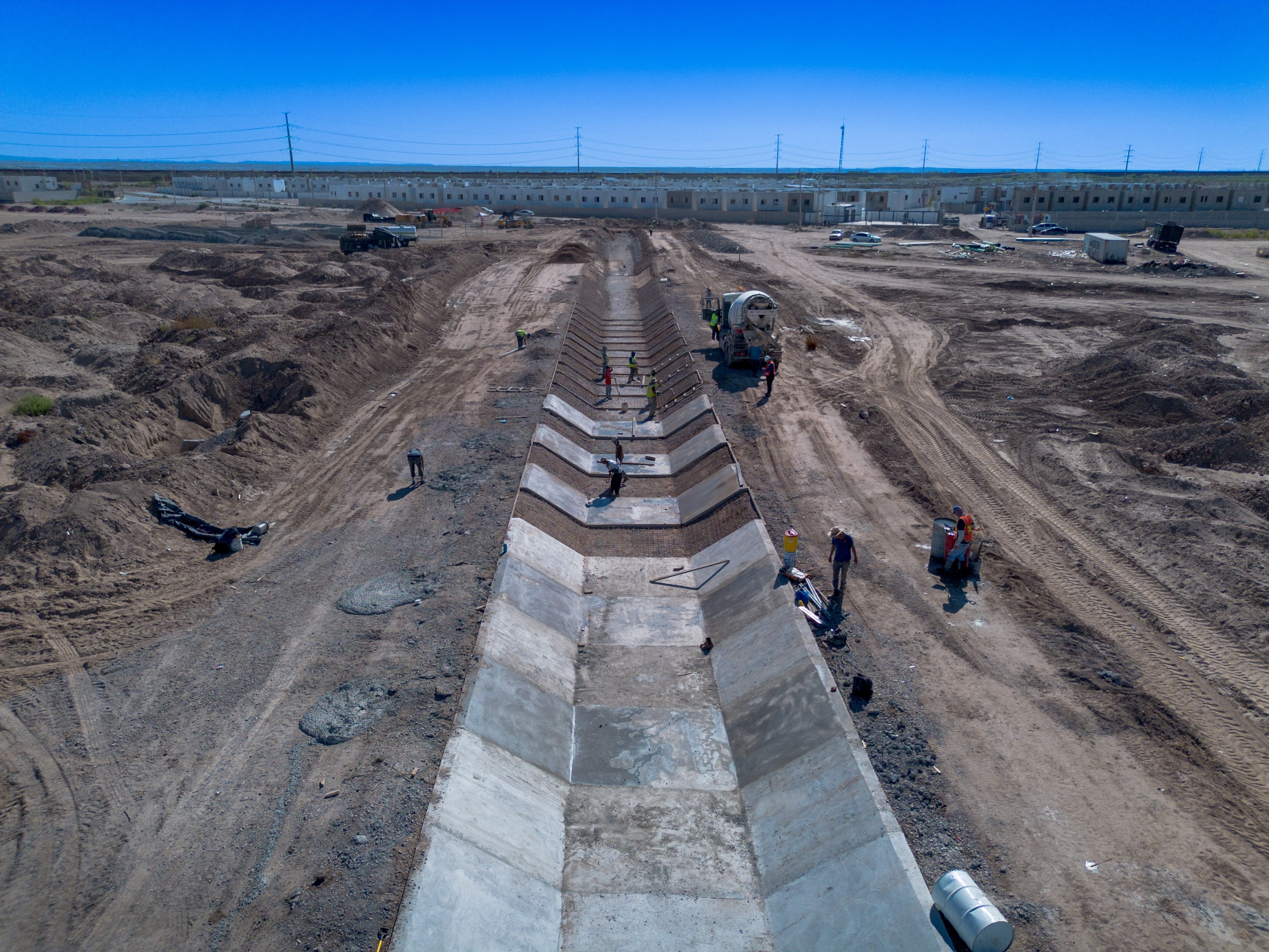 Avanza JMAS en construcción de canal para agua tratada en Riberas del Bravo.