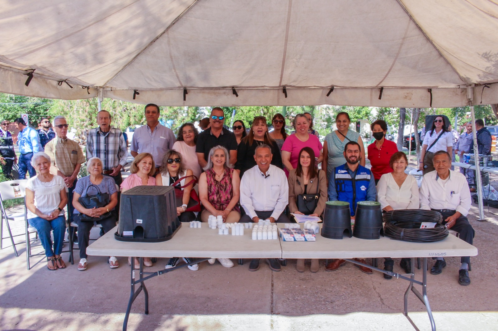 Dona JMAS sistema de riego por goteo para rescate de parque en Fraccionamiento Arecco.