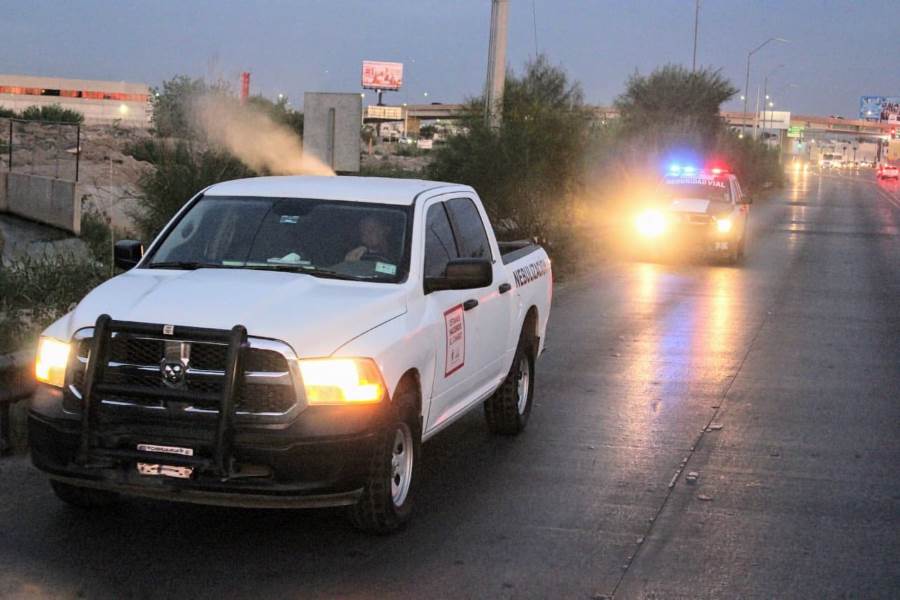 Realizan nebulización contra moscos en bulevar Juan Pablo II