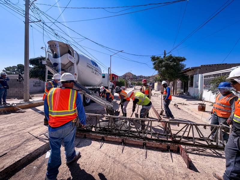 Repavimentan calle Sagu tras reposición del colector Nadadores