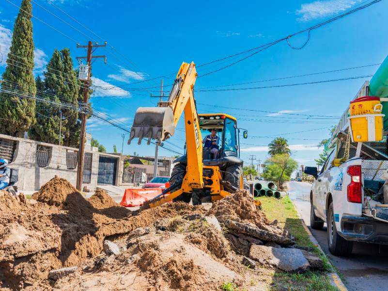 JMAS reemplaza 80 metros de alcantarillado tras reporte por aguas residuales