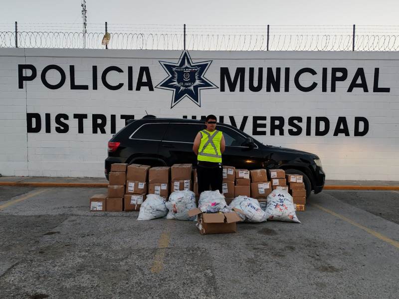 A punta de pistola obligan a transportista a entregar mercancía y acceso a su banca móvil