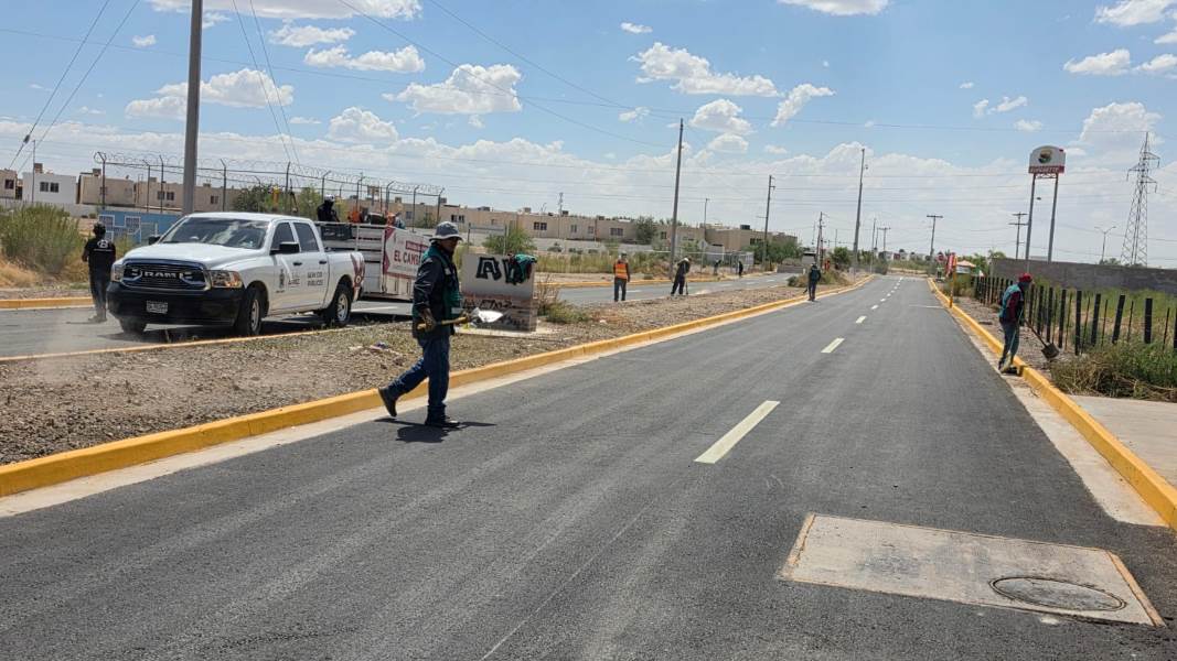 Limpian puente de Tres Cantos tras detectar acumulación de basura y hierba