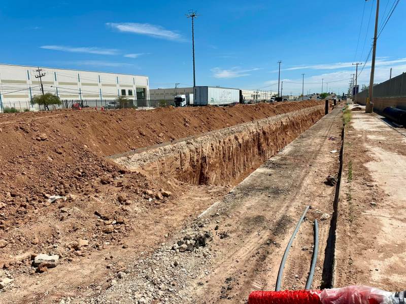 Dos vehículos caen en excavaciones de obra de la JMAS sobre el bulevar Independencia
