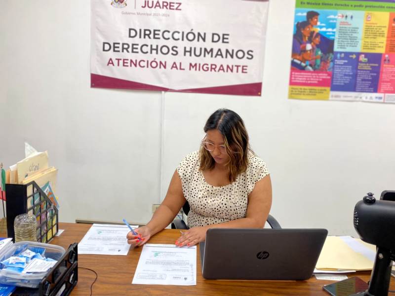 Asesora municipio a migrantes en diferentes trámites