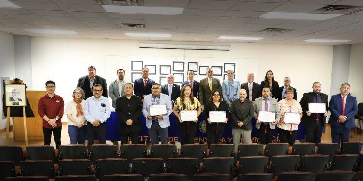 Certifican programas de ingeniería de la UACJ