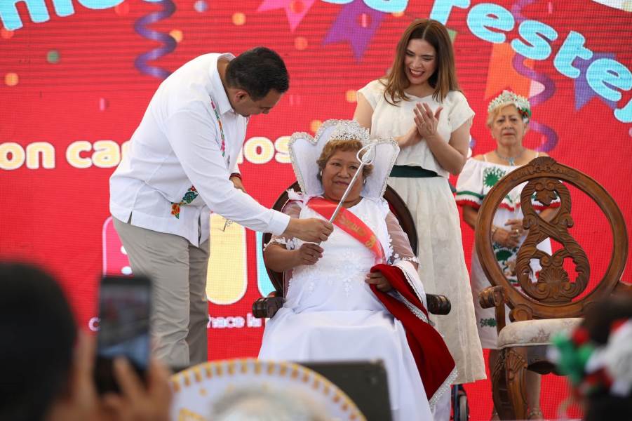 Festejan a integrantes de los Consejos del Adulto Mayor