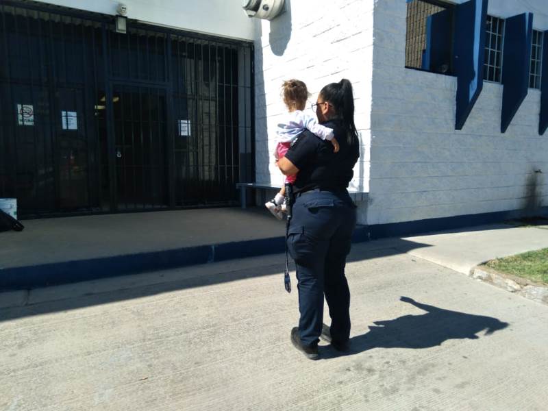 Localizan bebe de dos años abandonada en vía pública