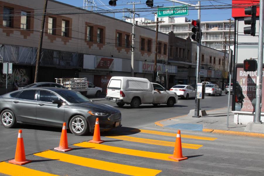 Pintan pasos peatonales en la Zona Centro de la ciudad
